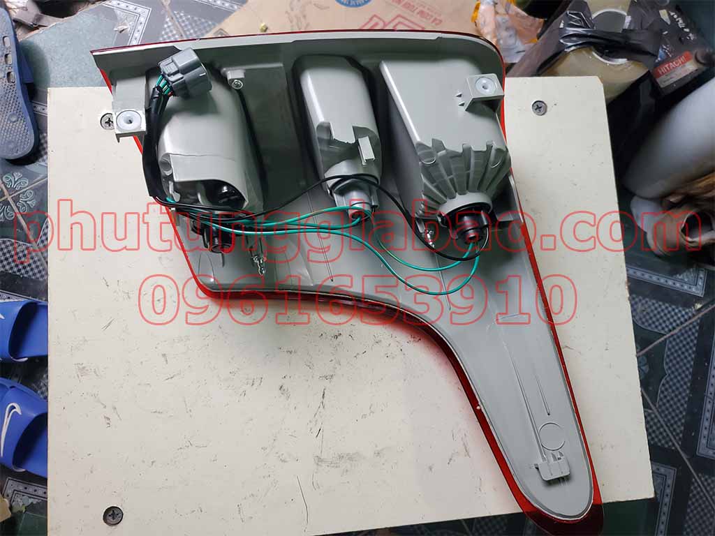 Đèn hậu Mitsubishi Triton 2015 – 2018 8330A943,8330A944