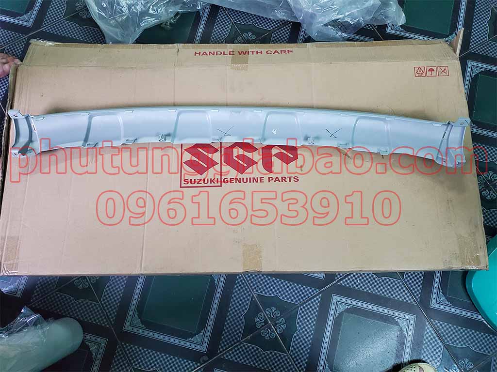 Mặt galang Suzuki Xl7 2018-2023 72110-72SA0-D3W