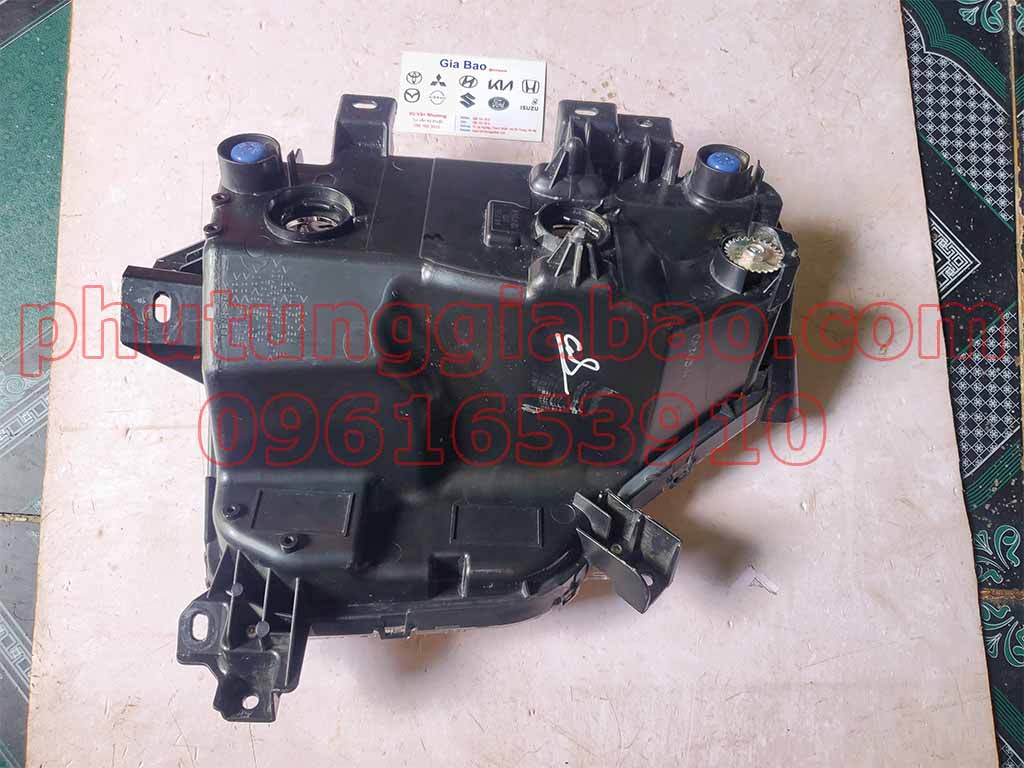 Đèn gầm Mitsubishi Triton 2019-2024 8315A057 8315A058