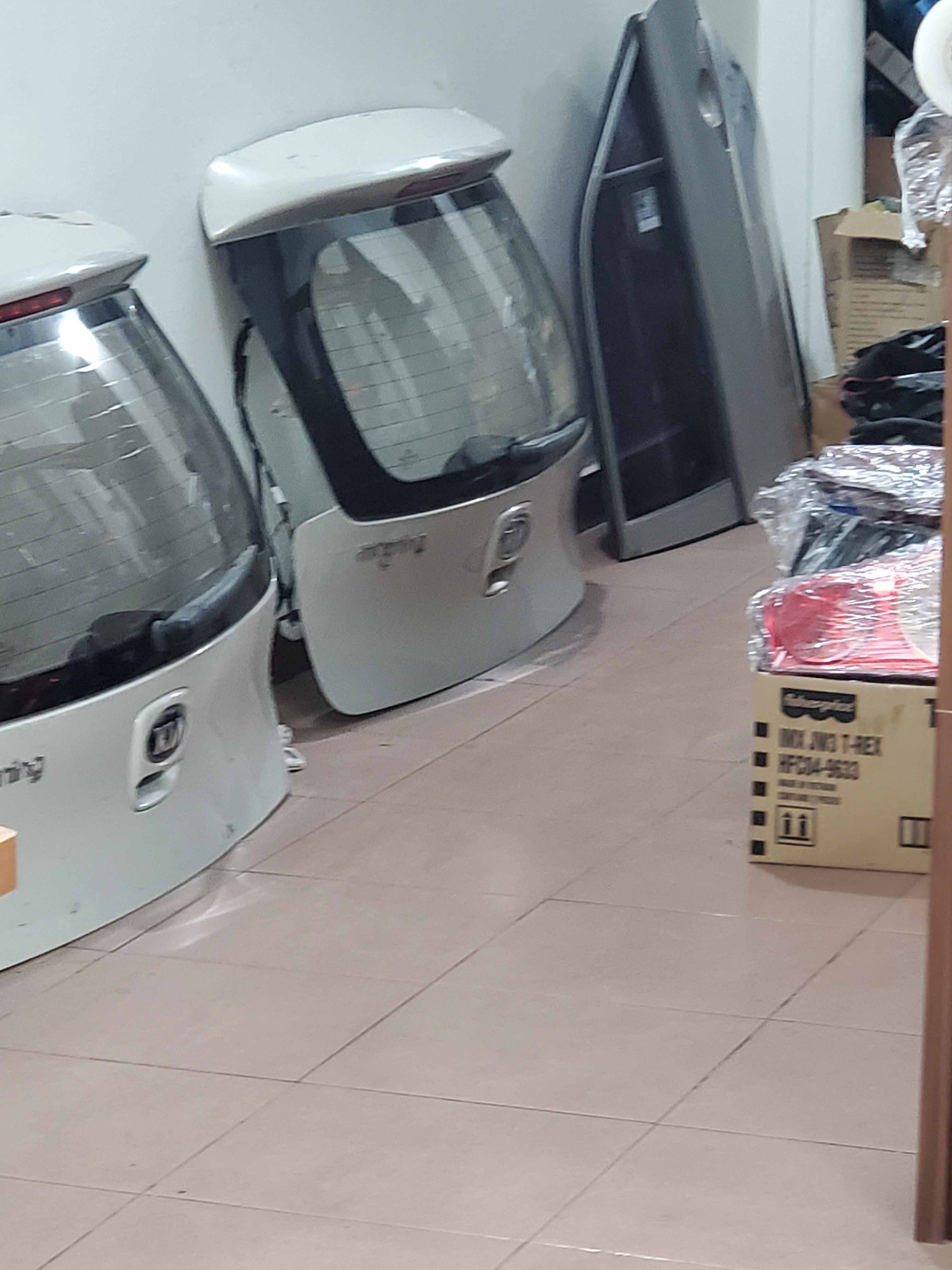 Nắp cốp sau moning